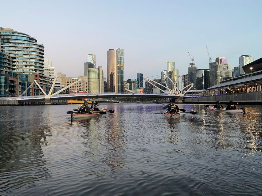 Melbourne: Sunset Kayak Tour with Dinner - Flinders Street Station and Princes Bridge