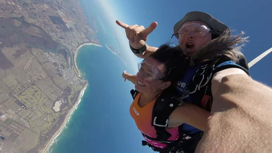 Melbourne: Tandem Skydive over Great Ocean Road + Transfer - Why this jump is different from a city skydive