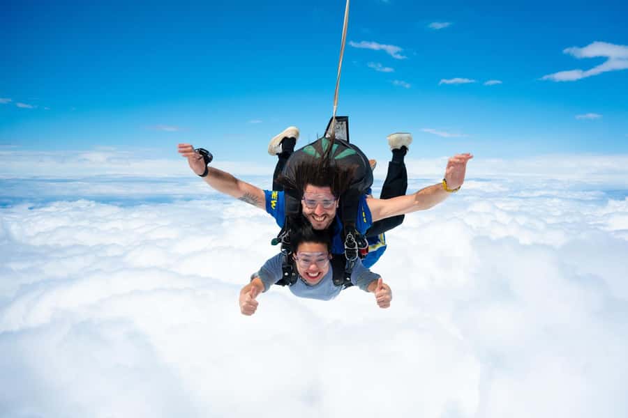Melbourne: Tandem Skydive over Great Ocean Road + Transfer - What happens at the drop zone