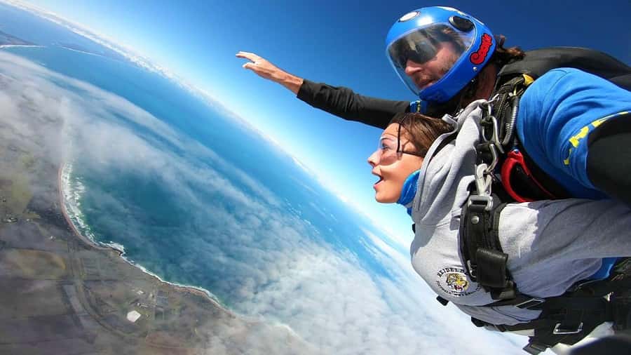 Melbourne: Tandem Skydive over Great Ocean Road + Transfer - The aircraft ride to 15,000 feet