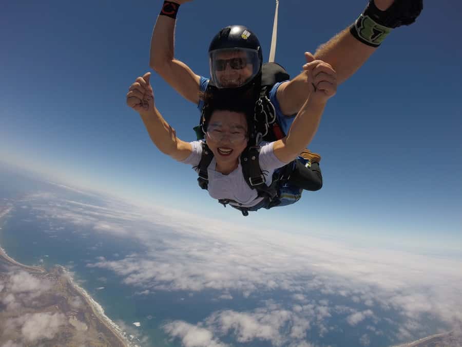 Melbourne: Tandem Skydive over Great Ocean Road + Transfer - Freefall and parachute descent