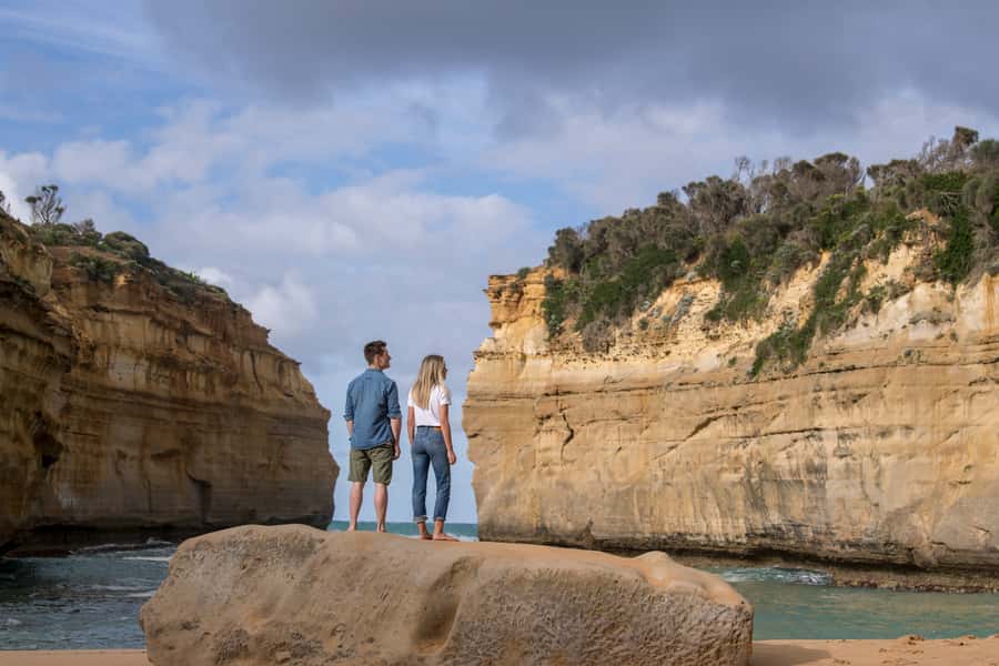 Melbourne to Adelaide: 2-Day Overland Explorer Tour - Day one: from Melbourne to the Shipwreck Coast
