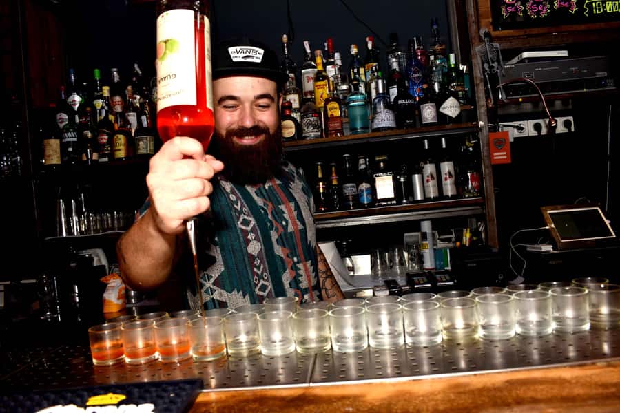 Melbourne: Weekly Bar Crawl: 5 Free shots, Club Entry - Free drinks and the important shot-count question
