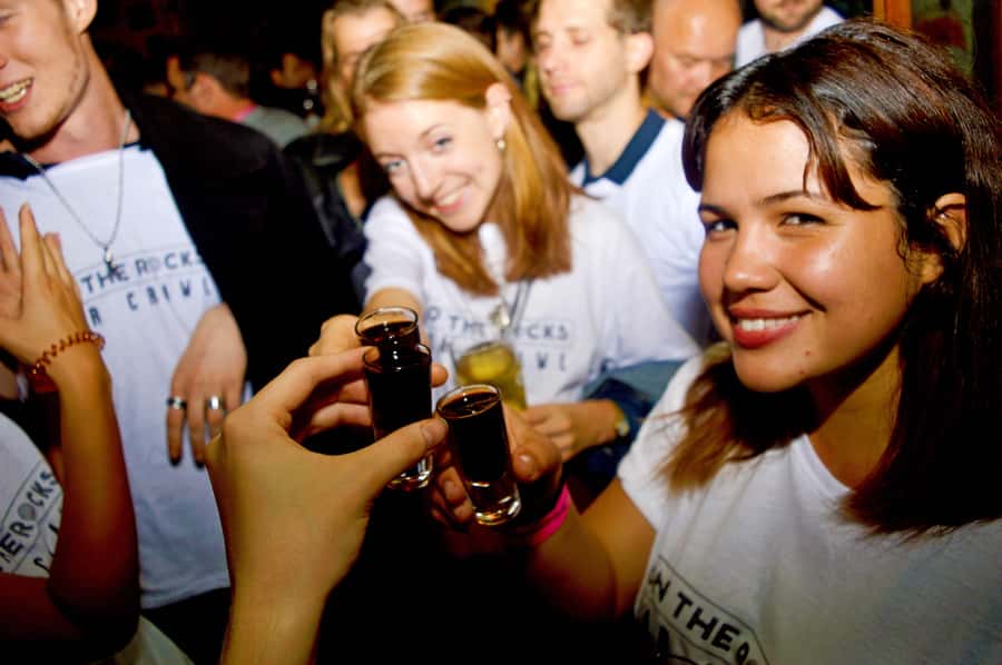 Melbourne: Weekly Bar Crawl: 5 Free shots, Club Entry - My practical verdict on the guides and group atmosphere