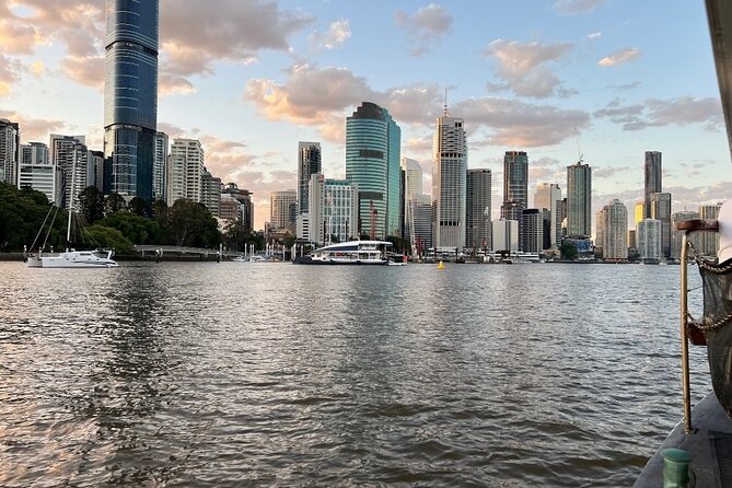 Mid-Afternoon Sightseeing Cruise: 2:30pm-4pm (90min) - Afternoon tea, coffee, and the onboard bar