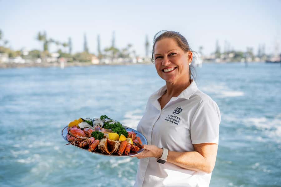 Mooloolaba: Seafood Lunch Cruise - Drinks, cocktails, and service on board