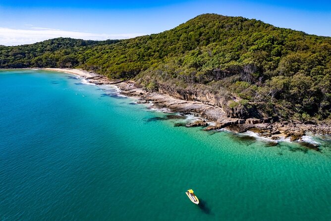 Noosa Ocean adventure & Dolphin Safari. - Leaving Noosa Marina at full speed