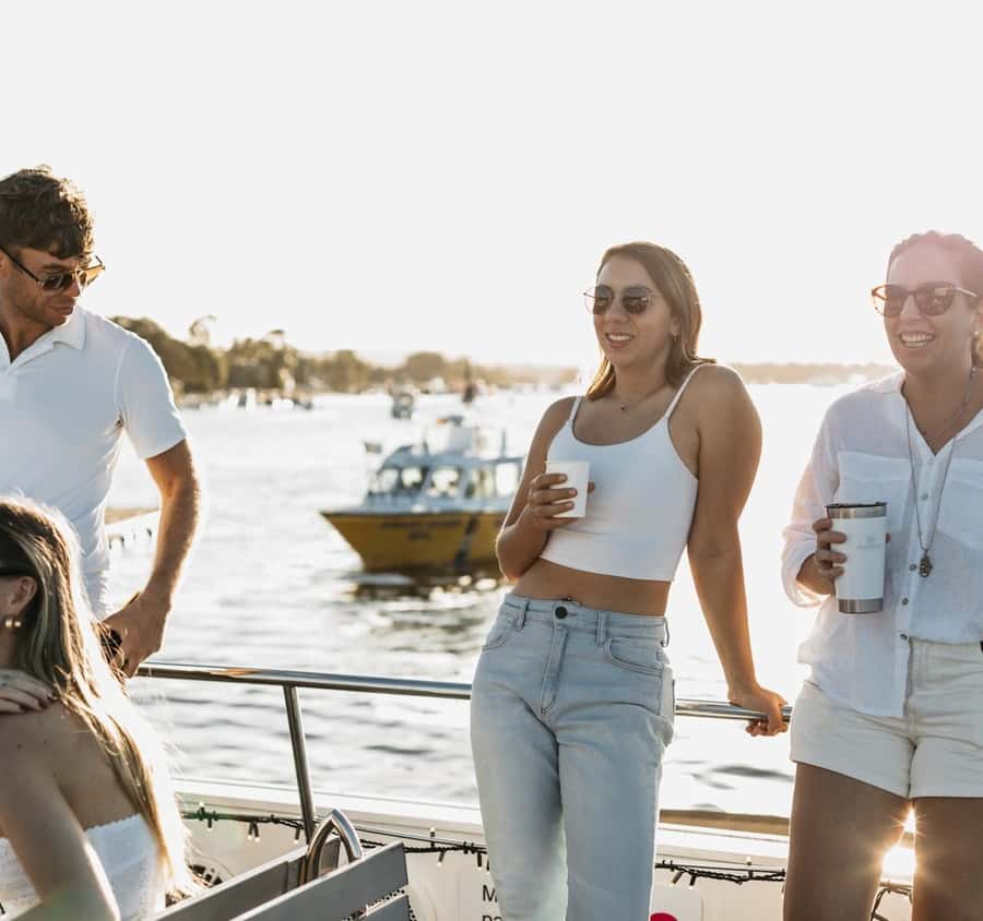 Noosa: River and Canals - Day Cruise - Noosa Sound Canals and the waterfront homes