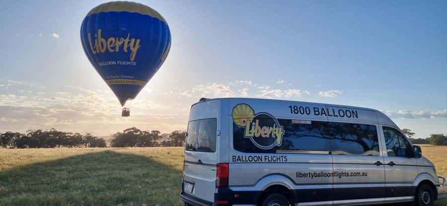 Perth: Avon Valley Hot Air Balloon Flight with Breakfast - Meeting the crew before dawn in Northam