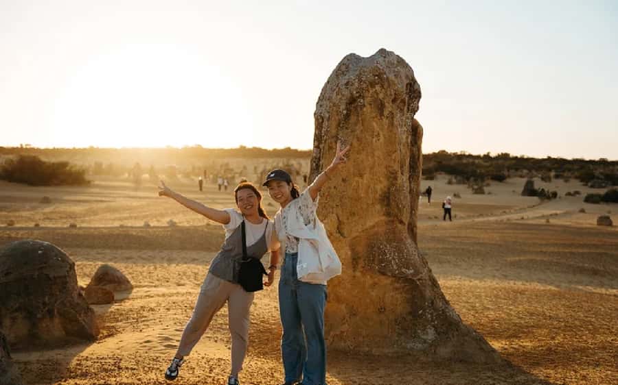 Perth: Pinnacles Desert Sunset & Stargazing with Dinner - Should you book the Pinnacles sunset and stargazing tour?