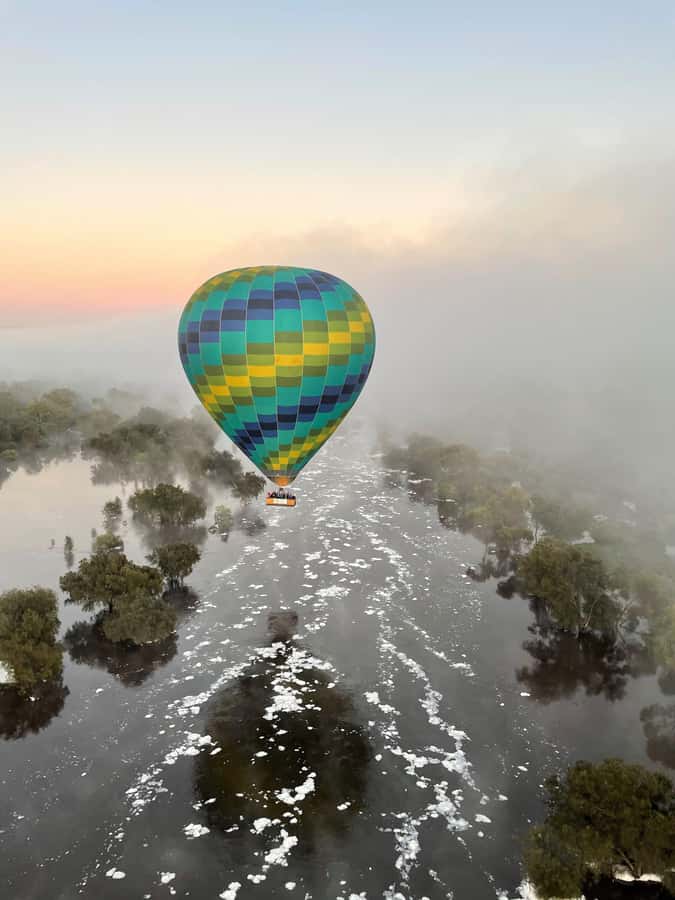 Perth to Northam: Balloon flight including shuttle bus - Landing, helping with pack-up, and returning to Northam