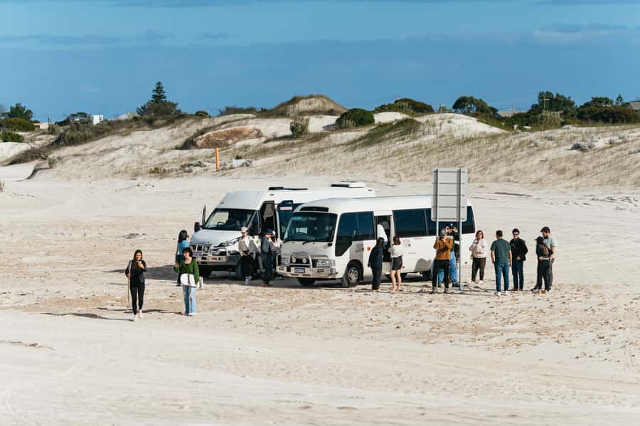 Pinnacles Desert: Sunset BBQ & Stargazing Tour +Sandboarding - Entering the Pinnacles Desert before sunset
