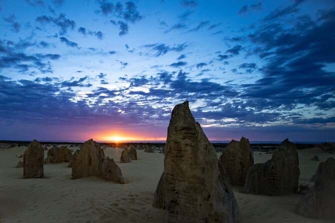 Pinnacles Desert Sunset Dinner and Stargazing Tour - Nilgen Lookout or Hangover Bay