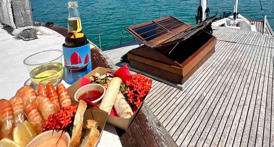Port Douglas: Shaolin Seafood Lunch Sail, with Fresh Prawns - Boarding the Chinese junk boat Shaolin