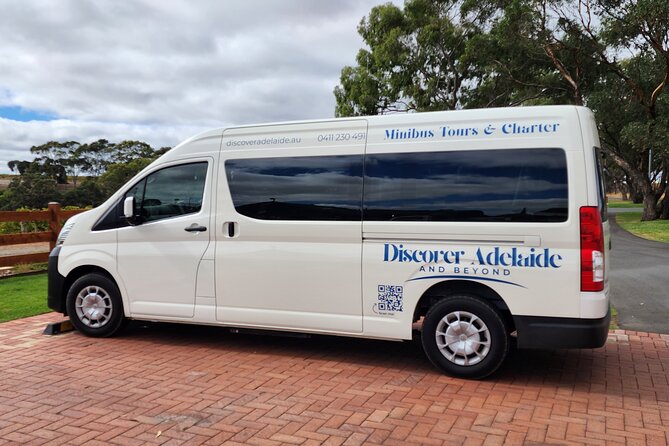 Premium All-Inclusive McLaren Vale Wine and Brew Minibus Tour - Lunch and beer on the lawns at Swell Brewing