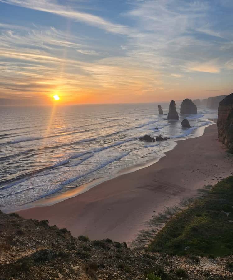 Premium Great Ocean Road Reverse Tour 13Pax Max Hotel PickUP - Loch Ard Gorge and a shipwreck story