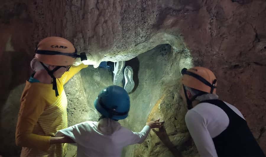 Queensland: 90 Minute Capricorn Caves Explorer Tour - Following the passages with a helmet and headlight