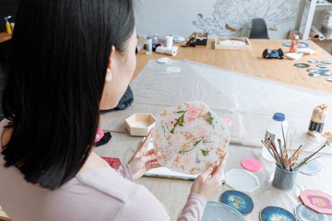 Resin Art Classes Brisbane: Cheeseboards & Coasters - Who will enjoy this class most?