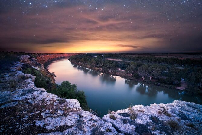 Small-Group River Murray Dark Sky and Sunset Tour with Dinner - From Mannum to the Murray River at dusk