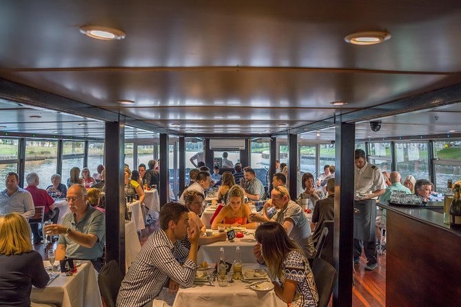 Spirit of Melbourne Dinner Cruise on the Yarra River - How the four-course dinner works