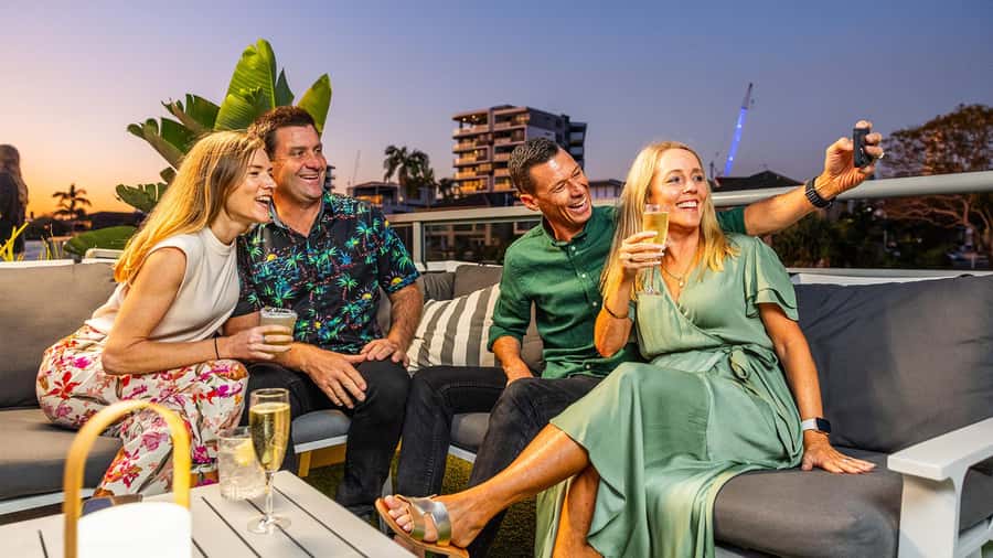 Surfers Paradise: Buffet Dinner Sightseeing Cruise - Dessert timing matters