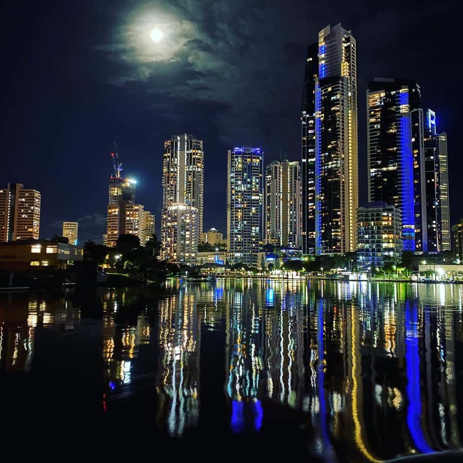 Surfers Paradise Sightseeing City Lights Cruise - Why this 90-minute cruise works well at sunset