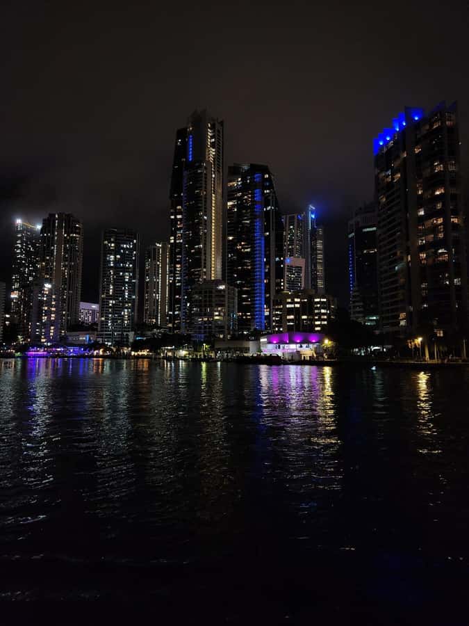 Surfers Paradise Sightseeing City Lights Cruise - Finding the boat at Cavill Avenue