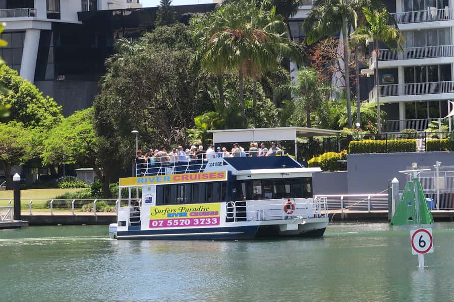 Surfers Paradise: Sightseeing Midday River and Canal Cruise - Finding the boat at 63 Cavill Avenue