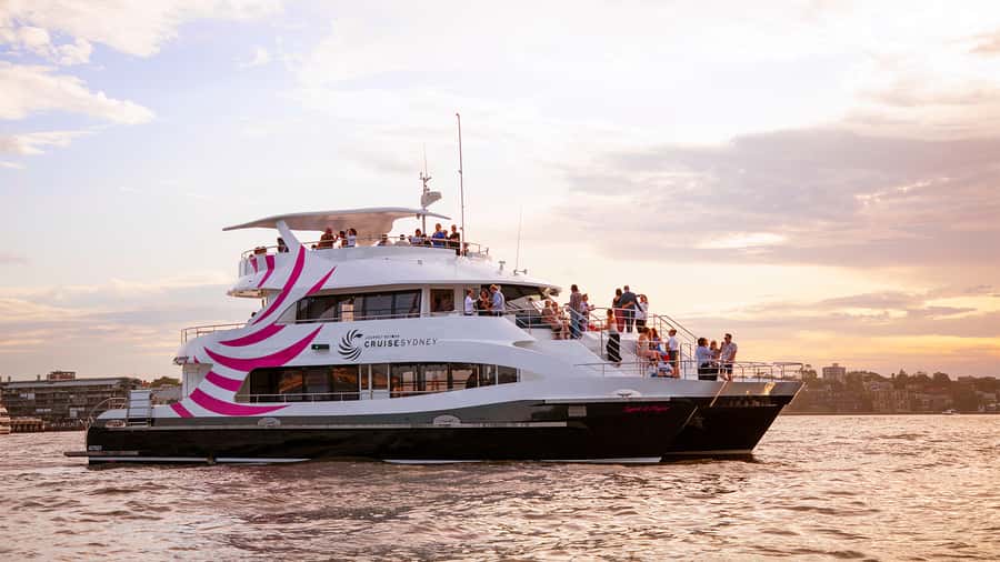 Sydney: 3-Course All Inclusive Dinner Harbour Cruise - The first hour brings the best light