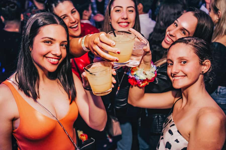 Sydney: Big Night Out Pub Crawl with Local Party Hosts - Scruffy Murphys, pizza, and a useful pause