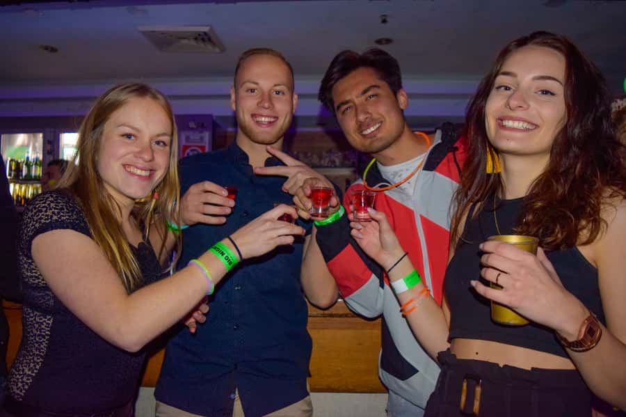Sydney: Big Night Out Pub Crawl with Local Party Hosts - Drinks, music, and the limits of the package