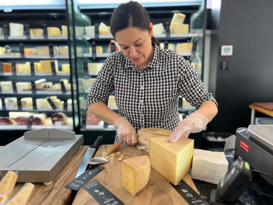 Sydney: Food Tour in Trendy Surry Hills with 8 Tastings - Meeting the guide near Hyde Park