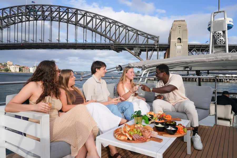 Sydney: Golden Glow Sunset Harbour Cruise with 1 Drink - Sydney Harbour at the golden hour