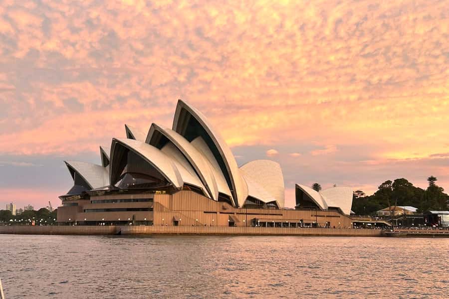 Sydney: Golden Glow Sunset Harbour Cruise with 1 Drink - The Opera House and Harbour Bridge in changing light
