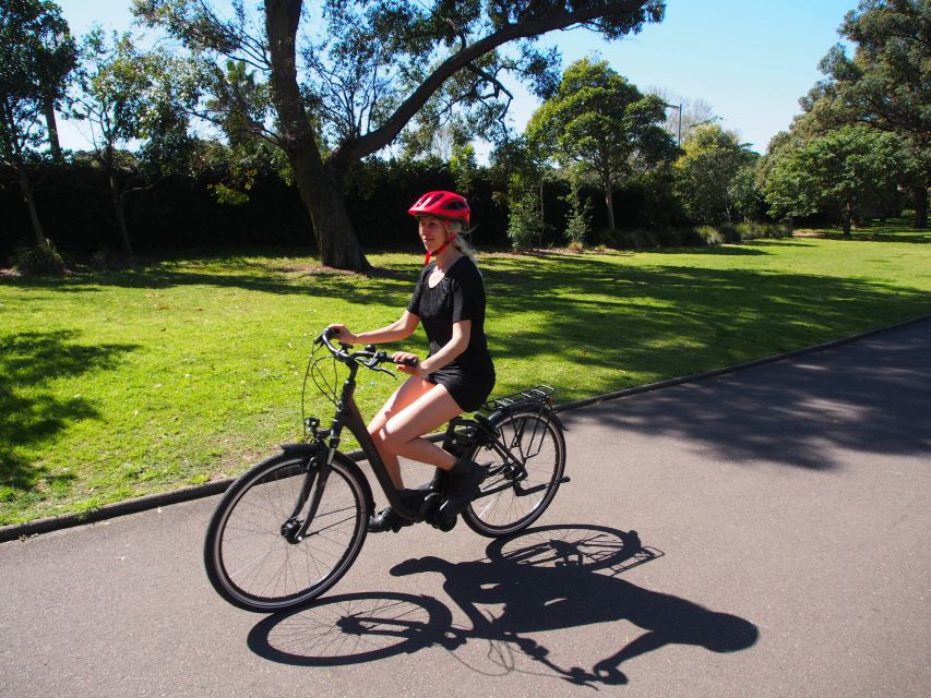 Sydney: Guided Harbour E-Bike Tour - Walsh Bay and the harbour from street level