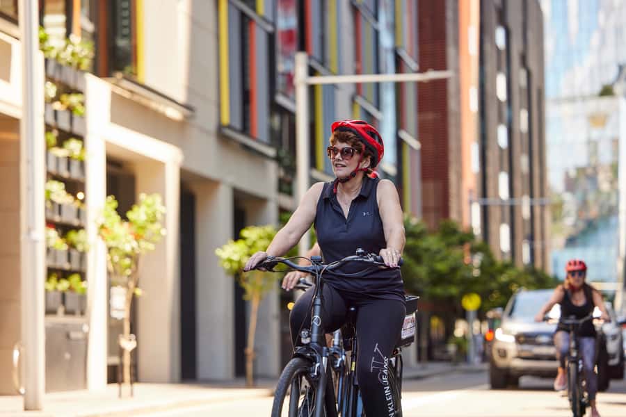 Sydney: Guided Harbour E-Bike Tour - Lavender Bay, a snack stop, and a local touch
