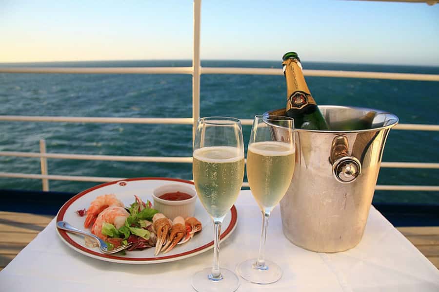 Sydney Harbour: 3-Hour Lunch Cruise with Live Music - What the three-hour Sydney Harbour cruise is really like