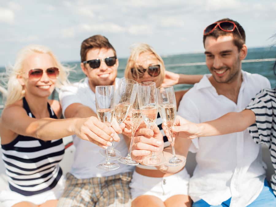 Sydney Harbour: 3-Hour Lunch Cruise with Live Music - Drinks, celebrations, and who gets the most from it