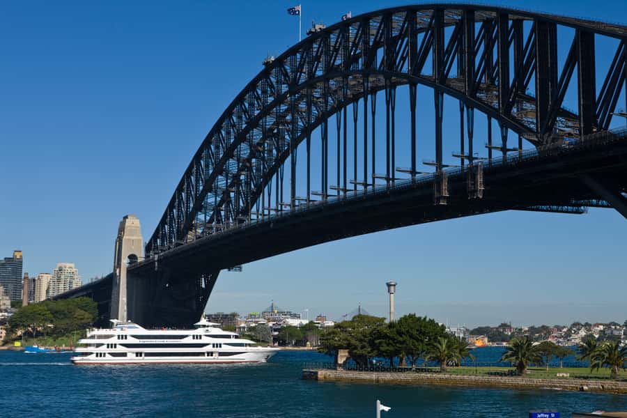Sydney Harbour Experience 90-minute Sightseeing Cruise - A 90-minute circuit with room to look around