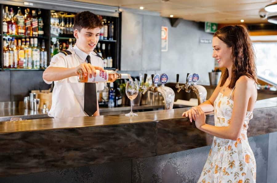 Sydney: Harbour Lunch Cruise with 2 or 3-Course Menu - How the service affects the experience