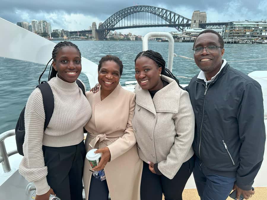 Sydney Harbour Sightseeing Cruise from Circular Quay - Kirribilli House and the Harbour Bridge