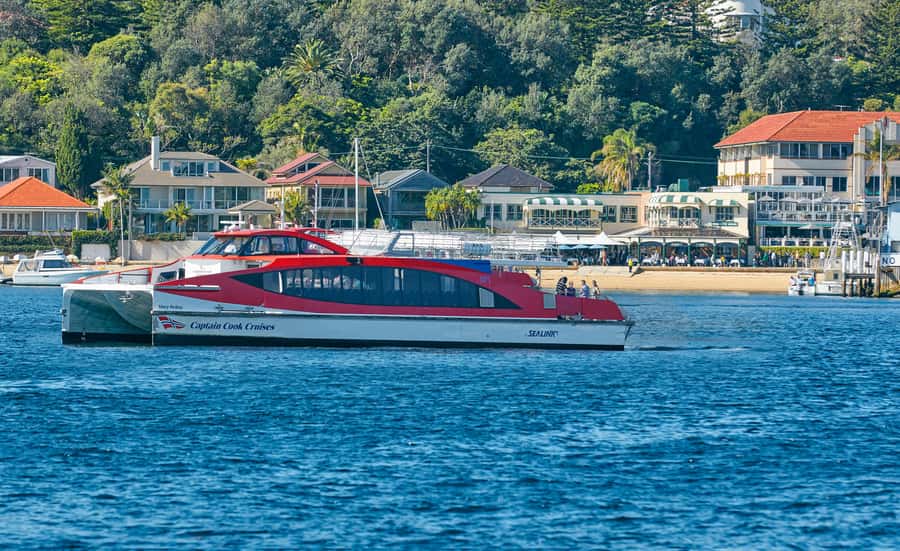 Sydney: Hop-on Hop-off Harbour Cruise with Commentary - The boats, staff, and commentary