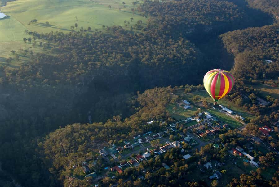 Sydney: Hunter Valley Sunrise Balloon Flight with Transfer - A sunrise flight that begins before the day does