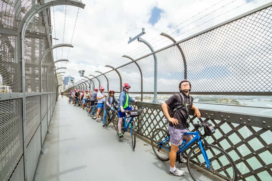 Sydney: Iconic Sights 4-Hour Bike Tour - Darling Harbour, Chinatown and the modern city
