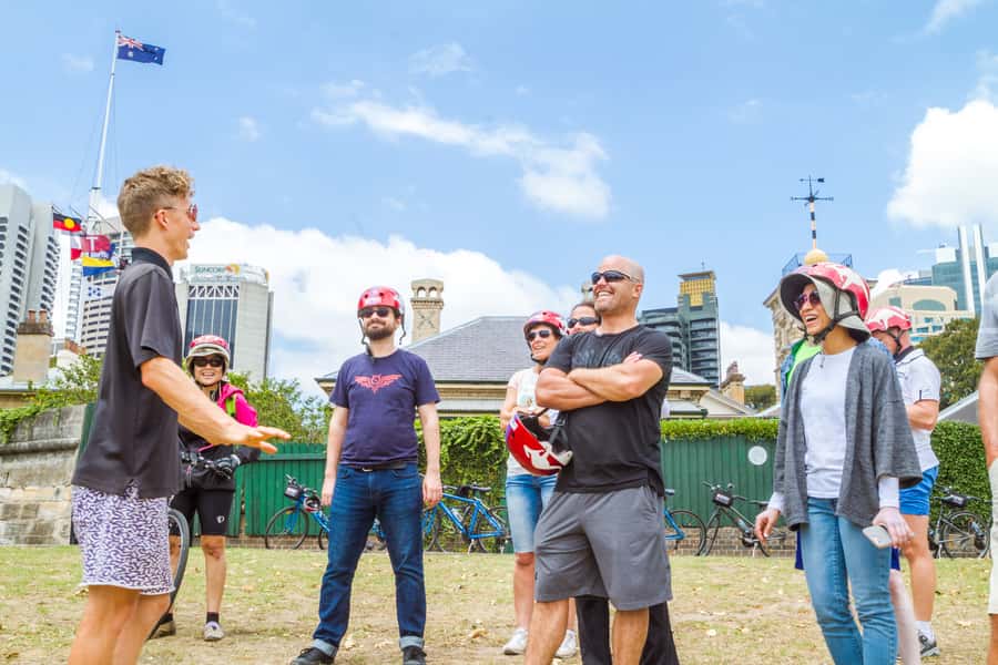 Sydney: Iconic Sights 4-Hour Bike Tour - Guide style and group experience