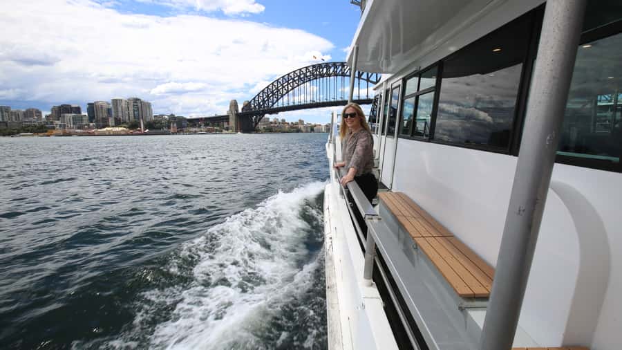 Sydney: Morning or Afternoon Harbour Sightseeing Cruise - The guides make the difference
