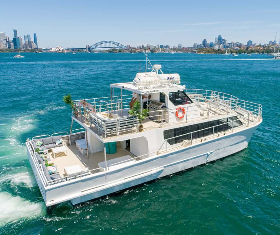 Sydney: Premium Catamaran Vivid Cruise with Welcome Drink - Boarding Whitehaven at King Street Wharf