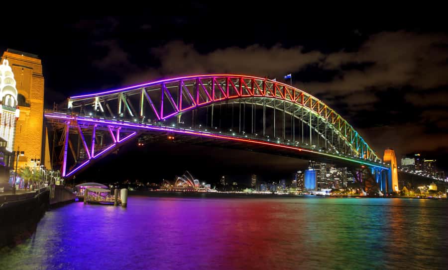 Sydney: Premium Catamaran Vivid Cruise with Welcome Drink - The first drink and the onboard setting