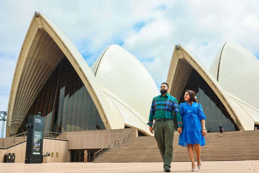 Sydney: Private Photoshoot outside the Opera House - Making 30 to 45 minutes count