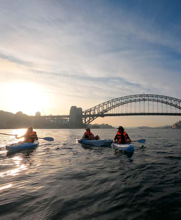 Sydney: Sunset Kayak - Opera & Harbour Bridge Tour (5p. max) - Under the Harbour Bridge with the city above